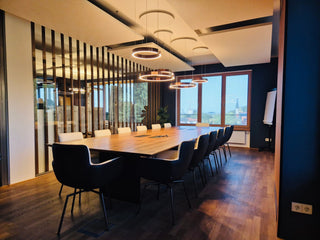 hochwertige Bürogestaltung eines Besprechnungsraums in Nürnberg
