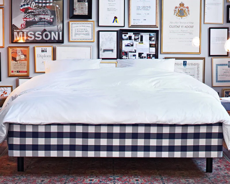 Haestens Bett Superia Rahmenbett mit dem typischen Bluecheck
